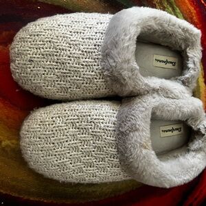 Dearfoams Light Gray Knit Slippers